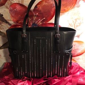 🌹Michael Kors Voyager Black Silver Studded Tote🌹